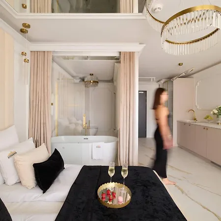 Apartment Portovo Jacuzzi Mirror By Downtown *